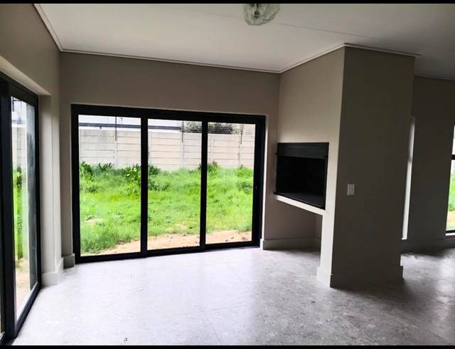 3 BEDROOM PROPERTY TO RENT IN UITZICHT